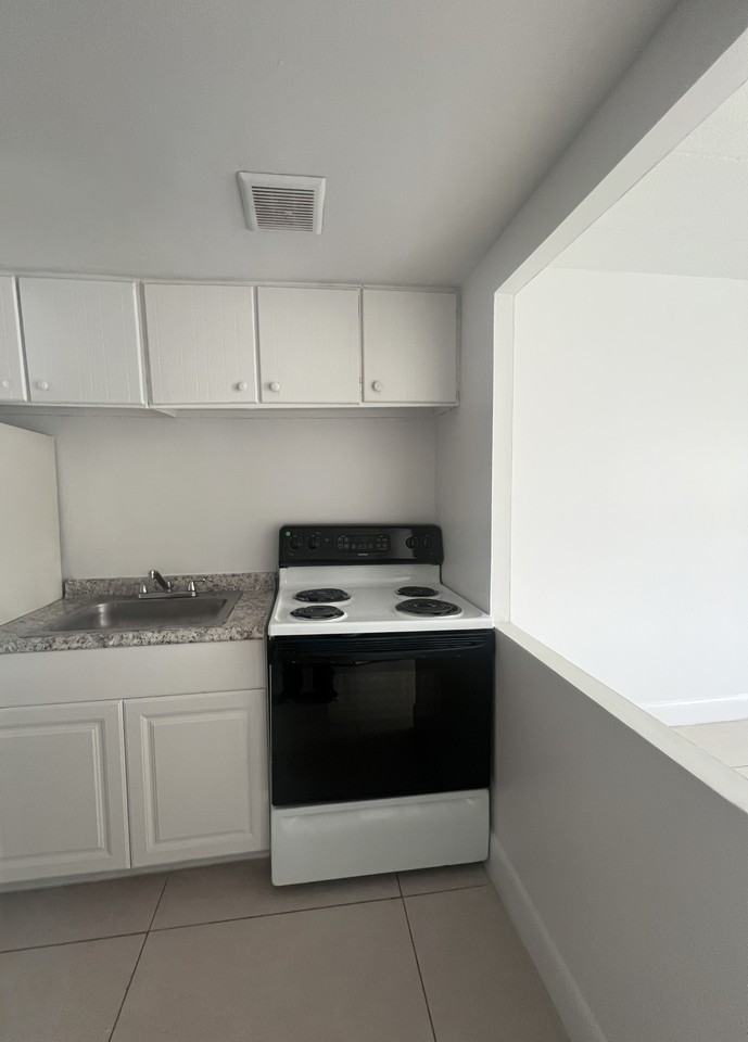 Shaker Square Apartment - Photo 6 of 14