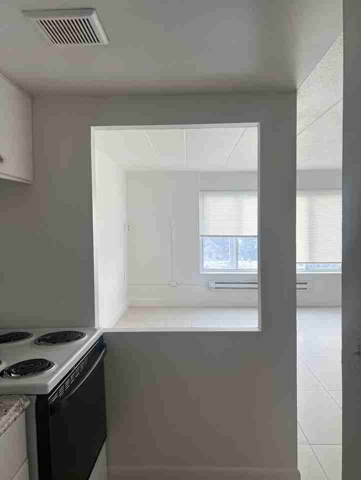 Shaker Square Apartment - Photo 7 of 14