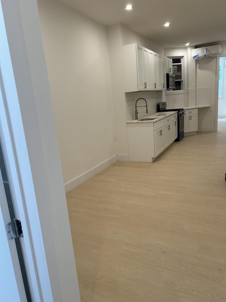 1191-1193 Summit - Photo 3 of 15