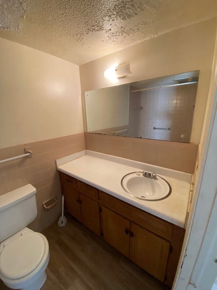 220 Southwest 34th Street - Photo 5 of 38