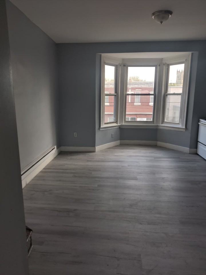 5210 Master Street - Photo 2 of 10