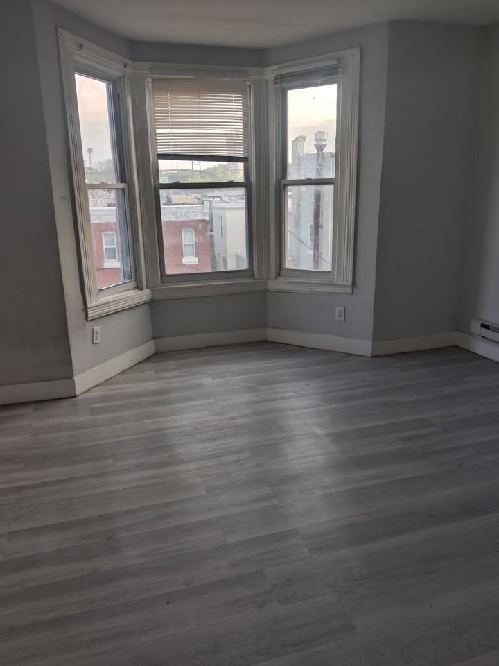 5210 Master Street - Photo 3 of 10