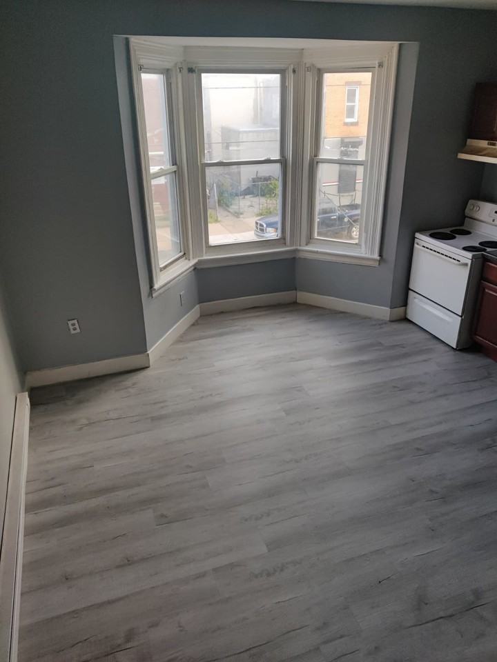 5210 Master Street - Photo 4 of 10