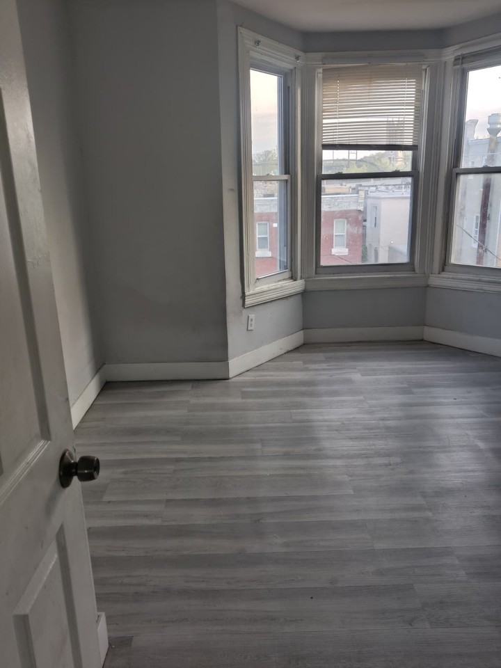 5210 Master Street - Photo 7 of 10