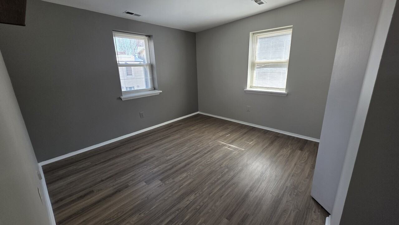 Centre Properties - Photo 4 of 7