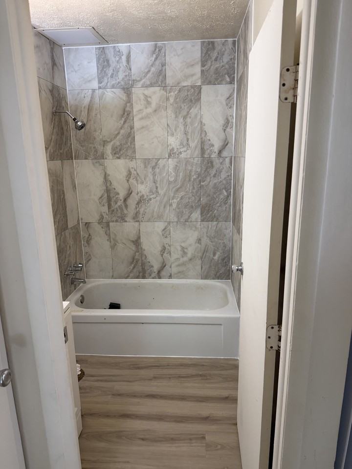 701 Pyramid Hill Boulevard - Photo 2 of 30