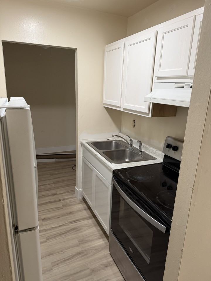 701 Pyramid Hill Boulevard - Photo 3 of 30