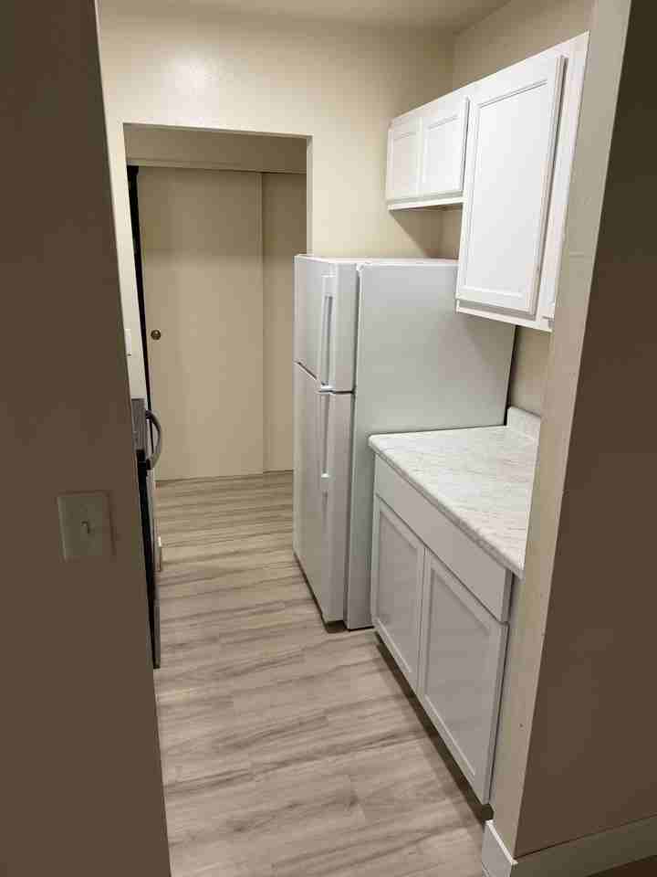 701 Pyramid Hill Boulevard - Photo 4 of 30