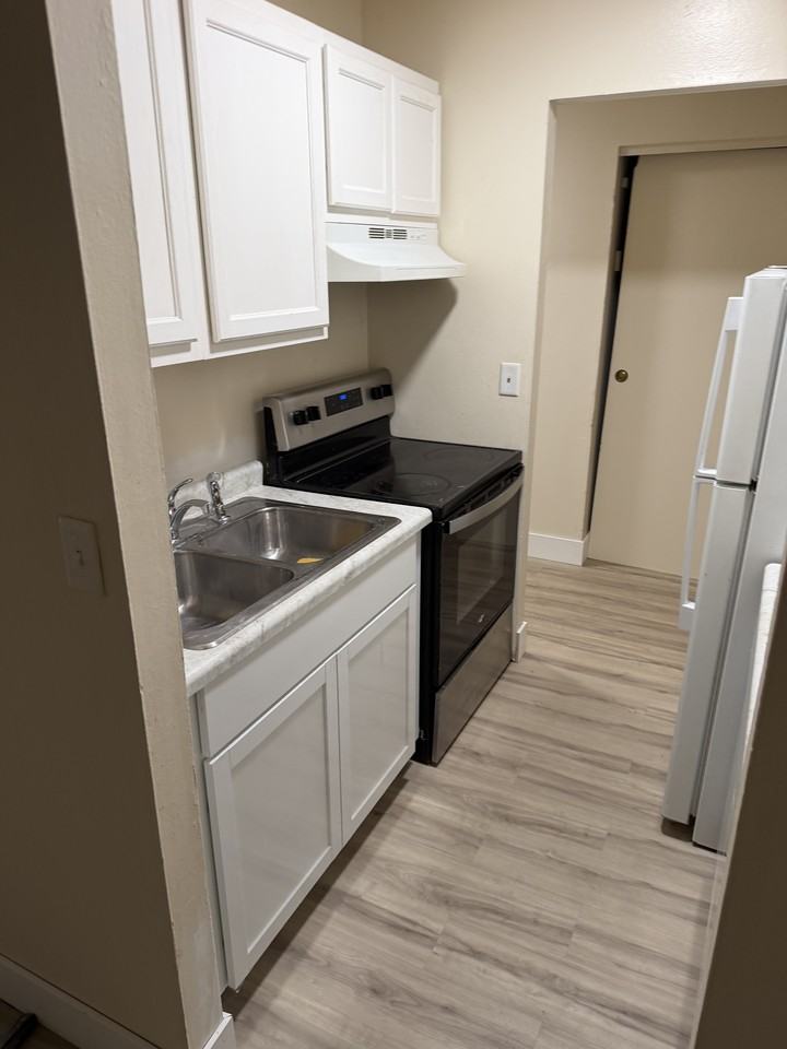 701 Pyramid Hill Boulevard - Photo 5 of 30