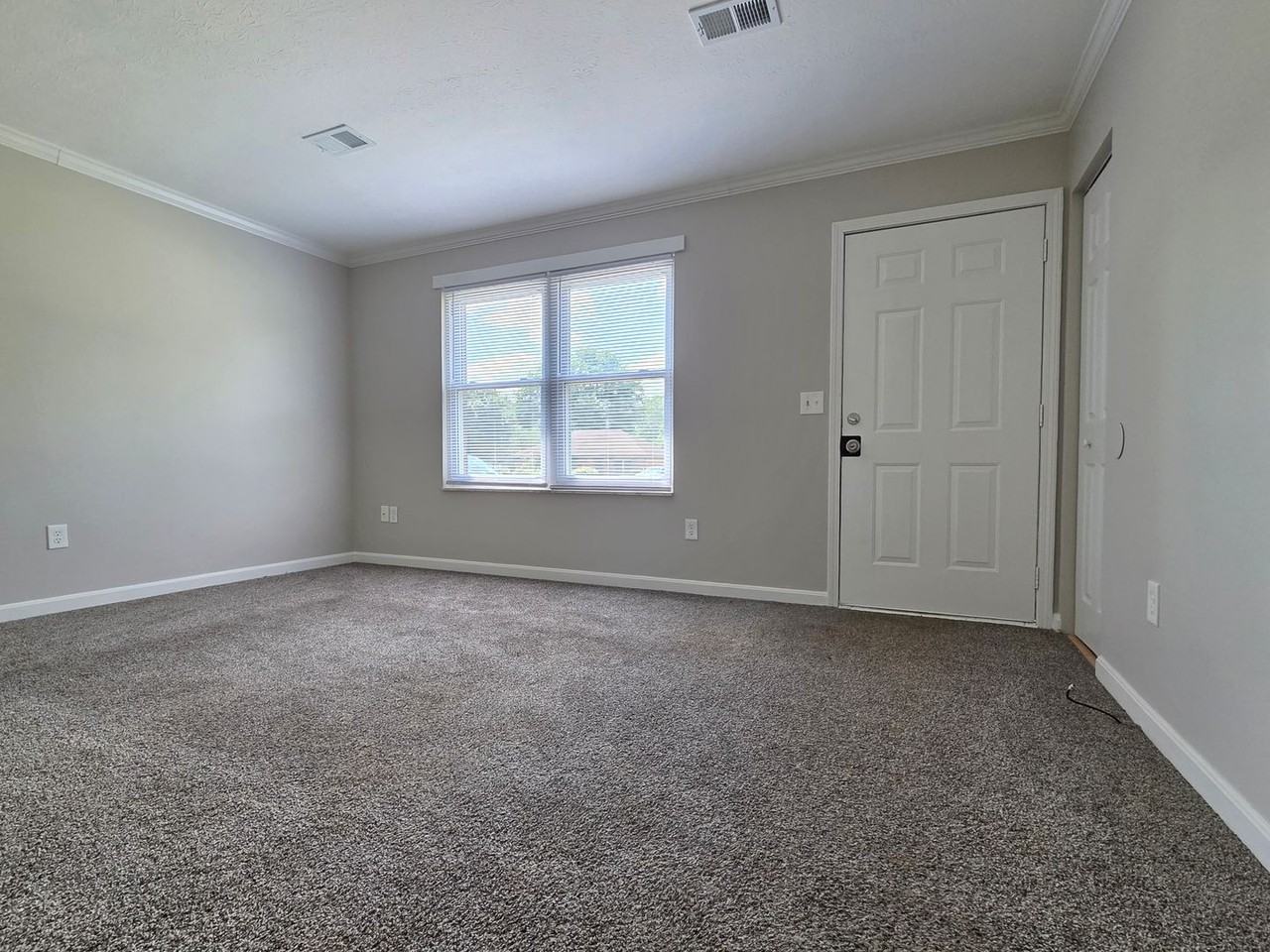 1510 W Elm Rd - Photo 2 of 26