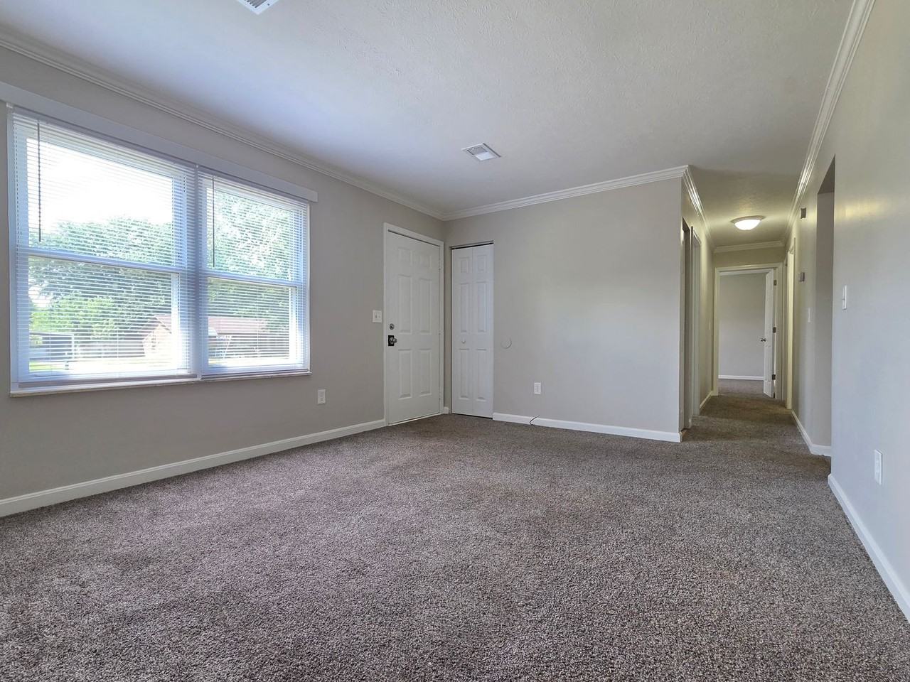1510 W Elm Rd - Photo 3 of 26