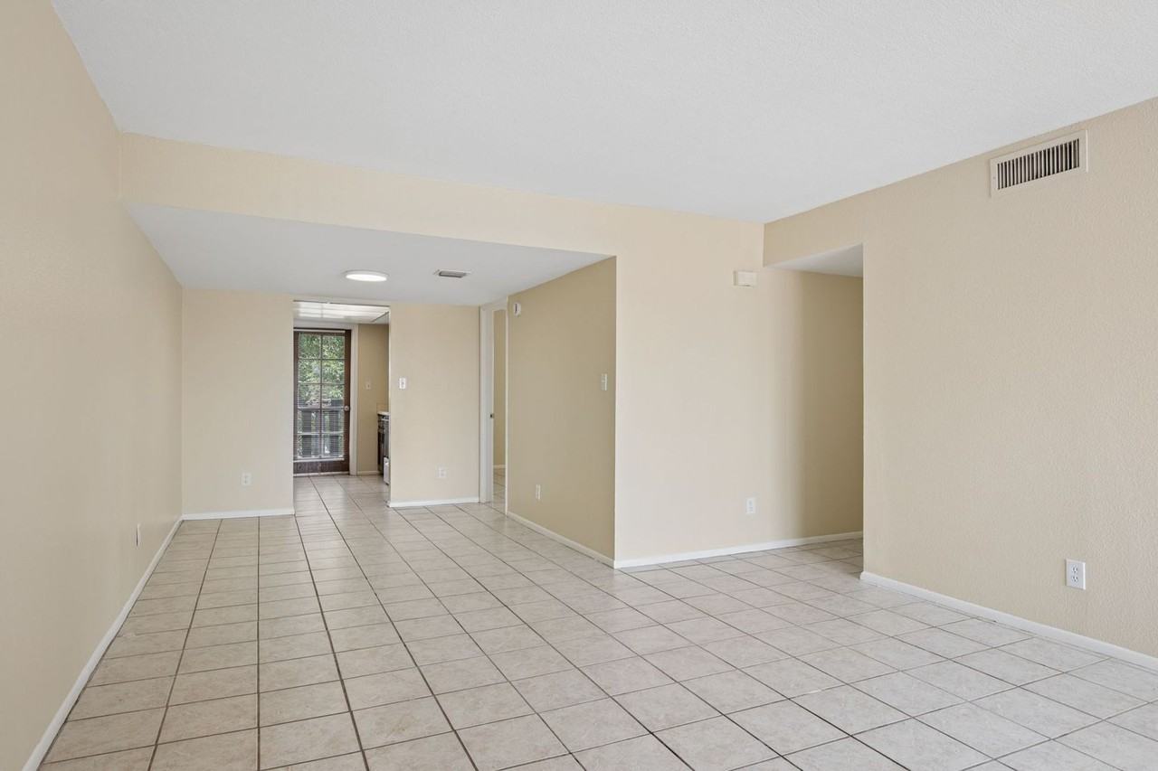 1927 E Hampton Ave #216 - Photo 3 of 23