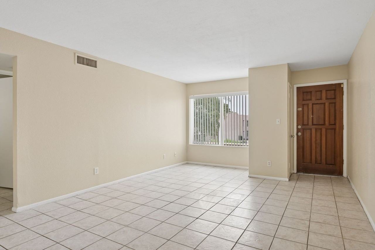 1927 E Hampton Ave #216 - Photo 4 of 23