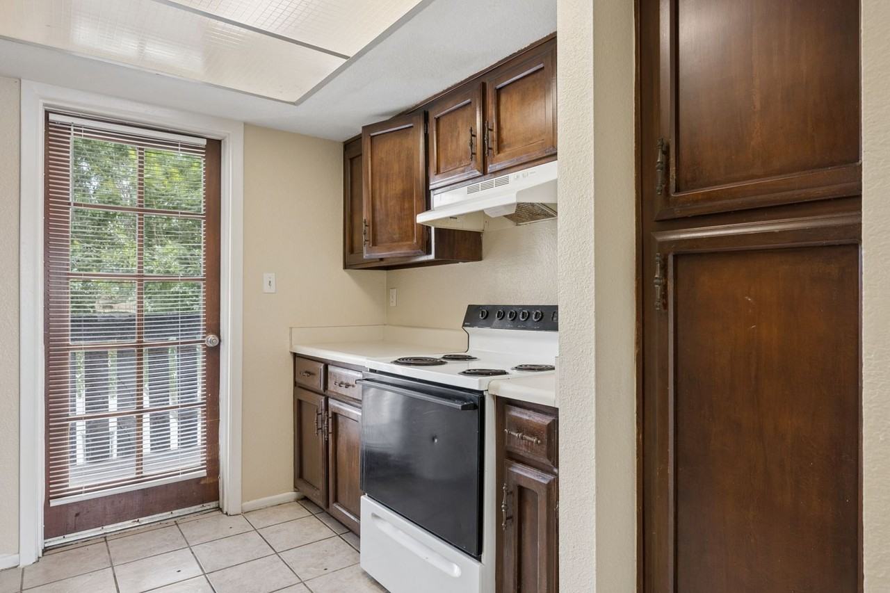 1927 E Hampton Ave #216 - Photo 6 of 23