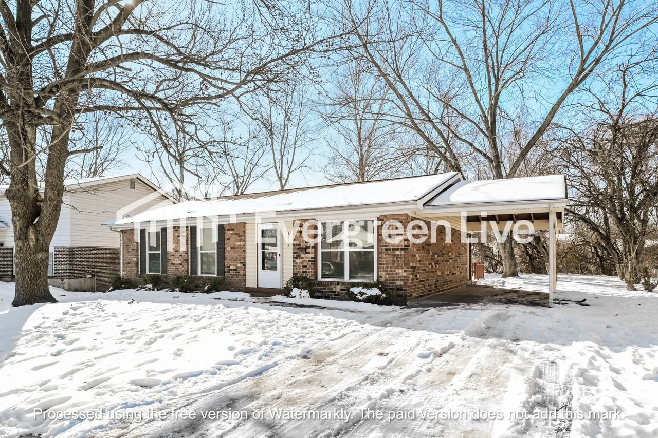 1713 Battlefield Dr - Photo 2 of 15