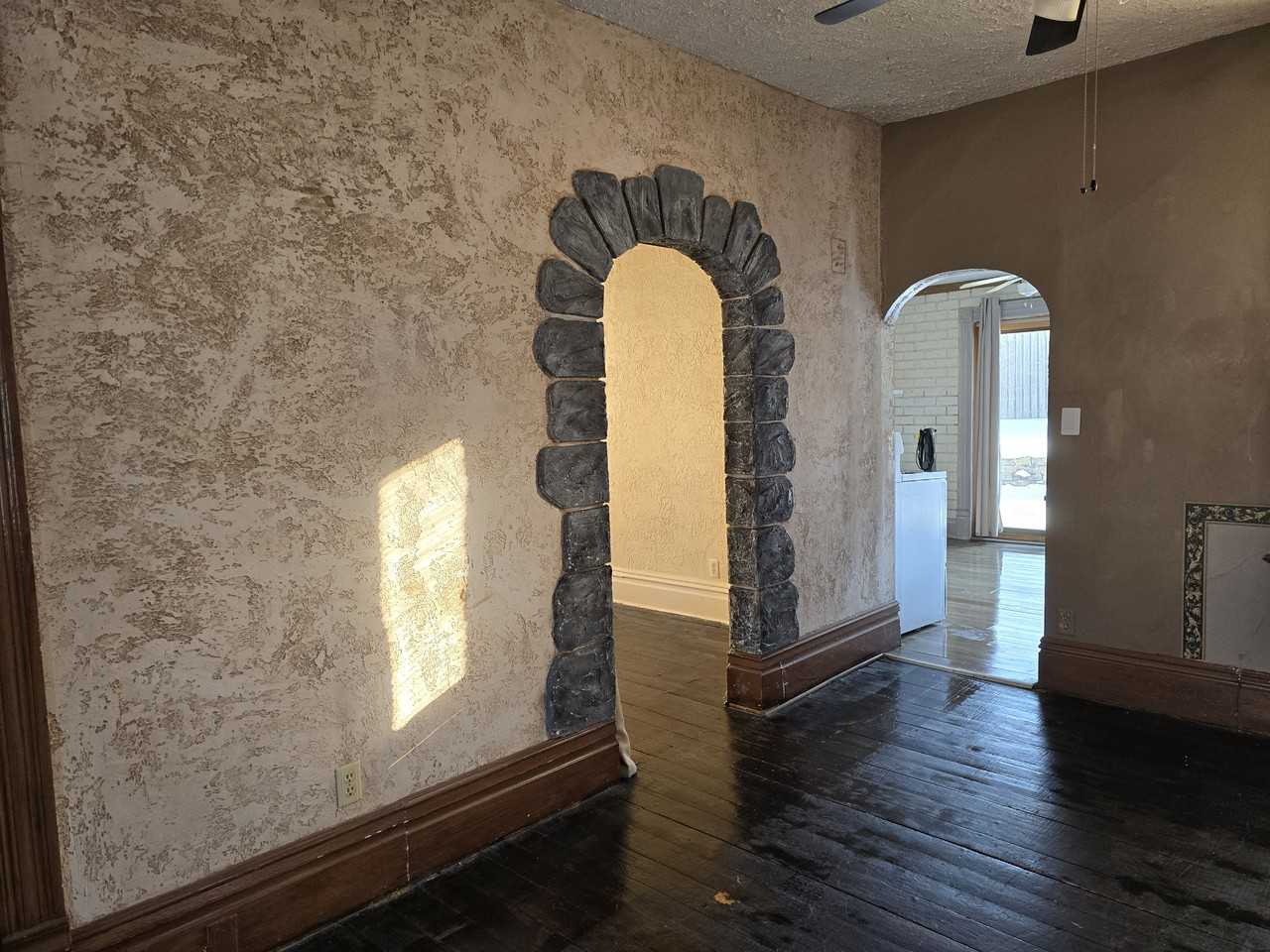 324 W Main St - Photo 2 of 10