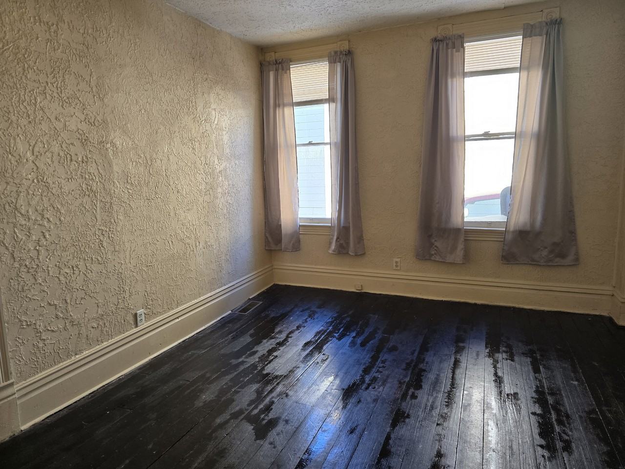 324 W Main St - Photo 3 of 10