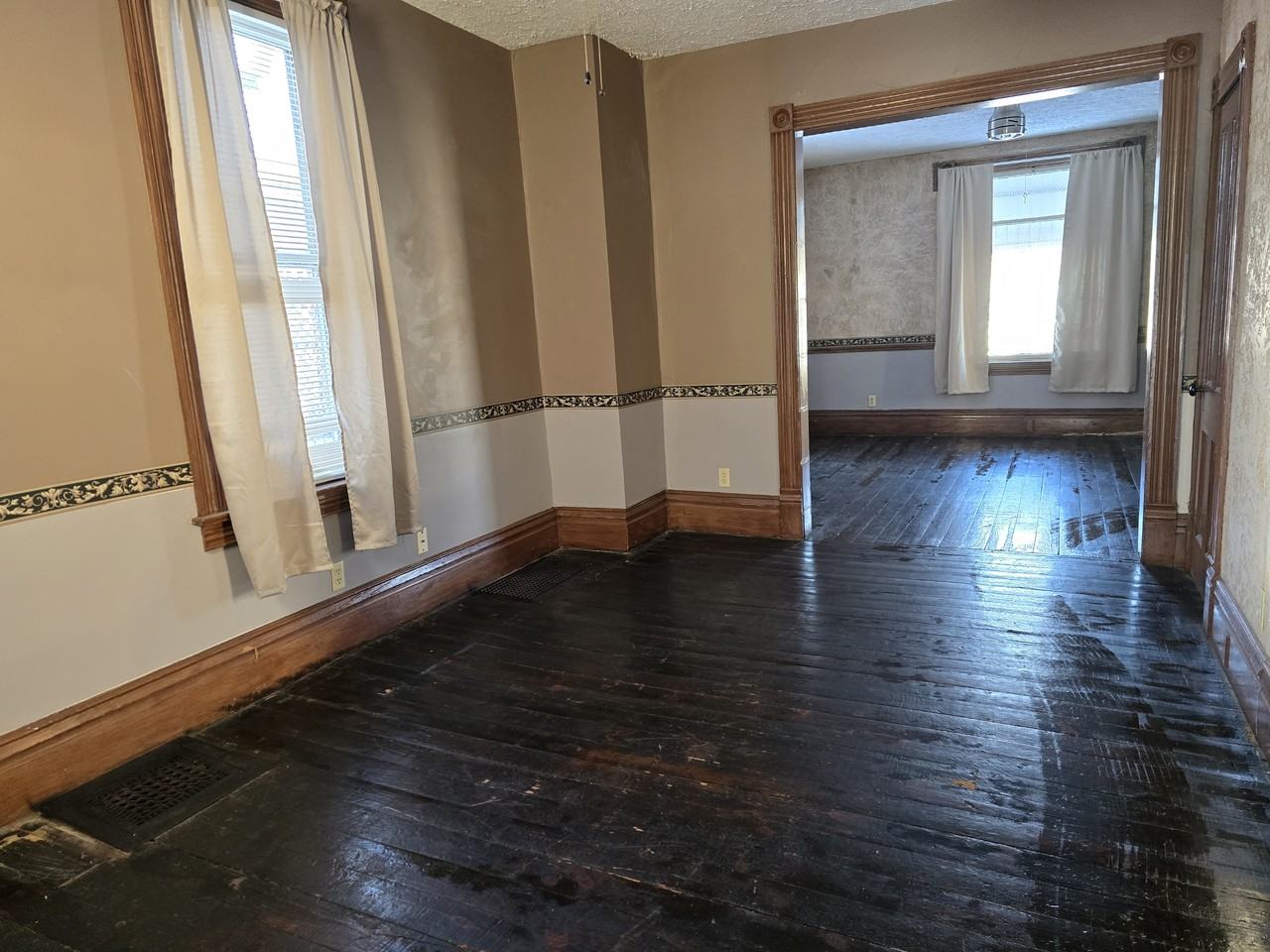 324 W Main St - Photo 4 of 10