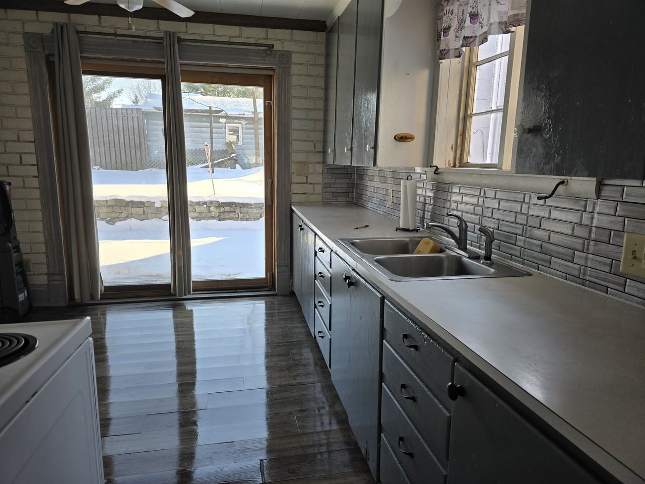 324 W Main St - Photo 6 of 10