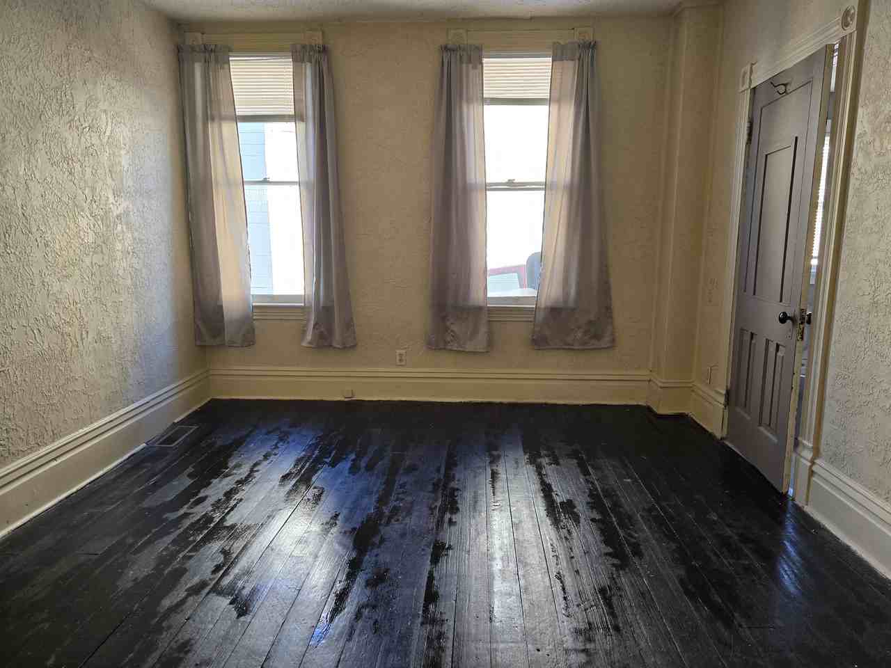 324 W Main St - Photo 7 of 10