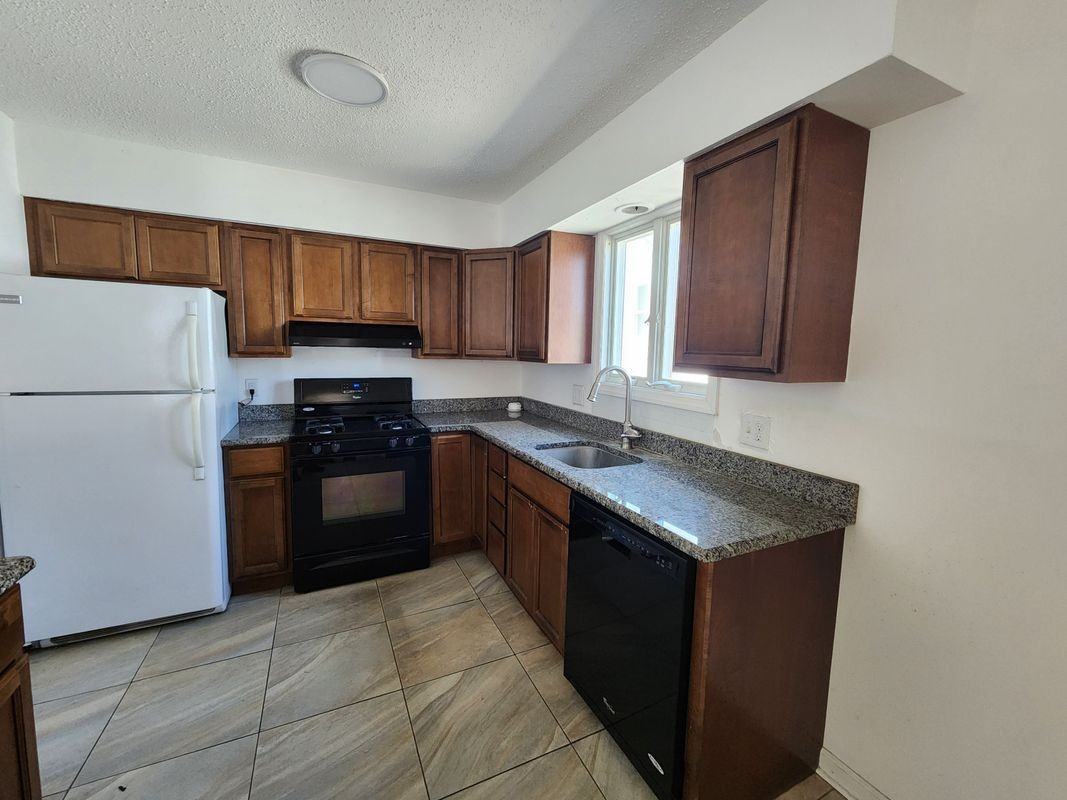 106 N Dudley Ave - Photo 3 of 13
