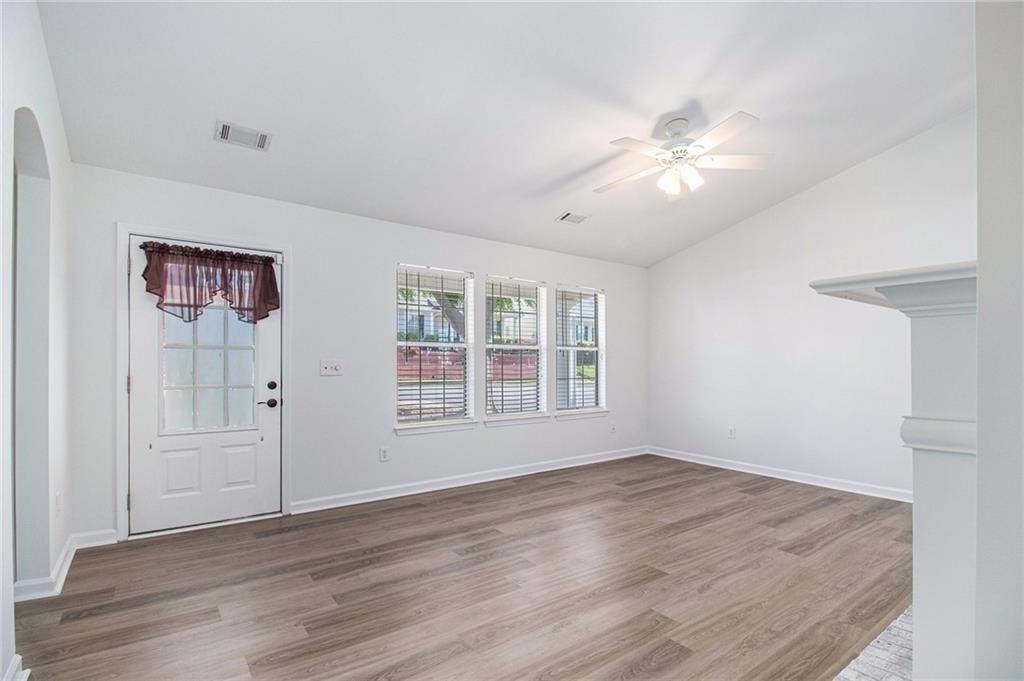 430 Fairlawn Dr - Photo 3 of 17