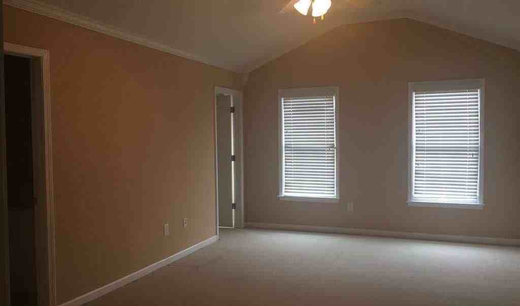 1664 Oakbrook Lake Dr - Photo 5 of 6