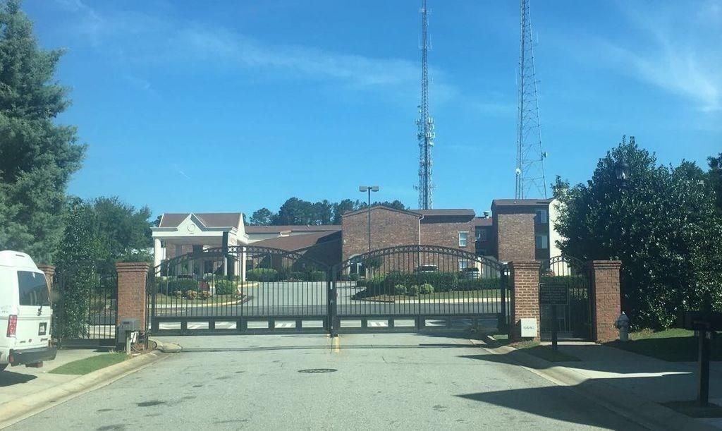 1664 Oakbrook Lake Dr - Photo 6 of 6