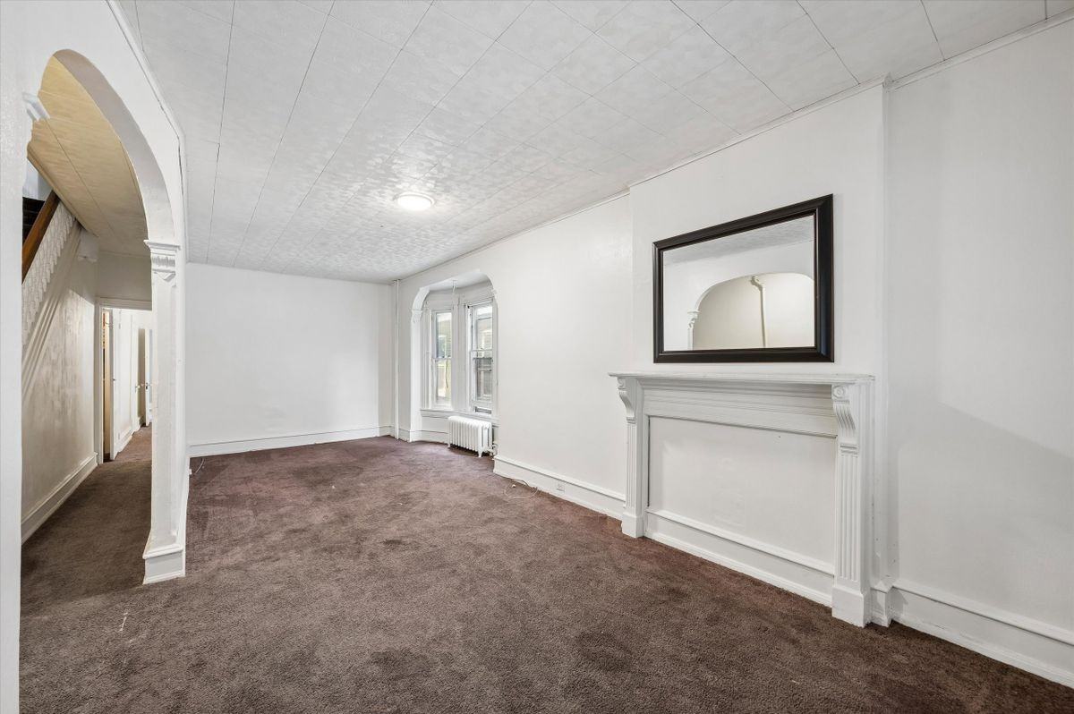 1147 Potter St - Photo 2 of 15