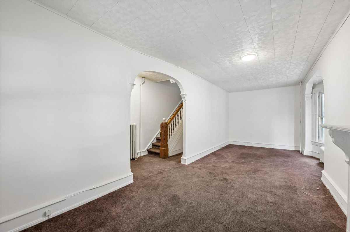 1147 Potter St - Photo 3 of 15