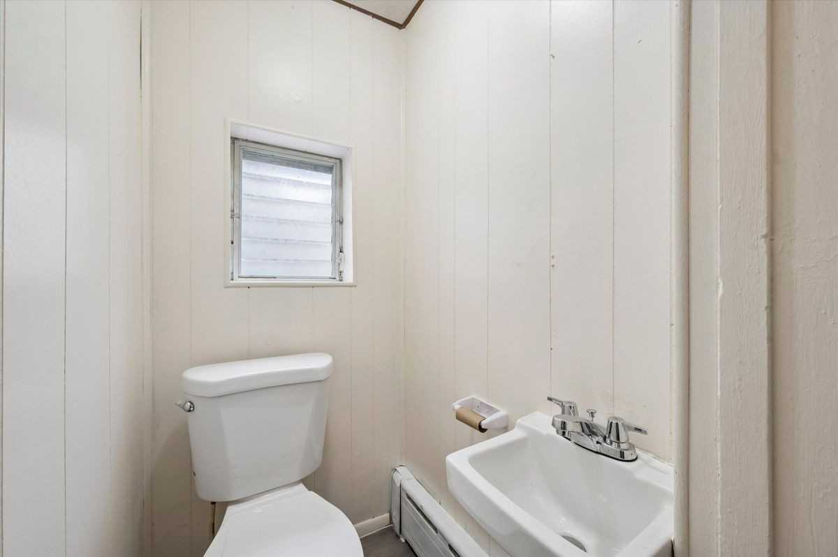 1147 Potter St - Photo 4 of 15