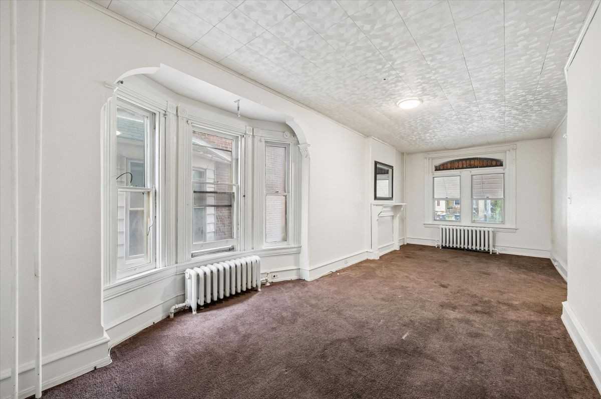 1147 Potter St - Photo 5 of 15