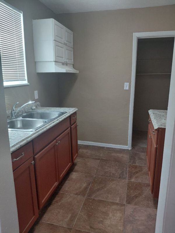 360 Eaton St - Photo 3 of 8