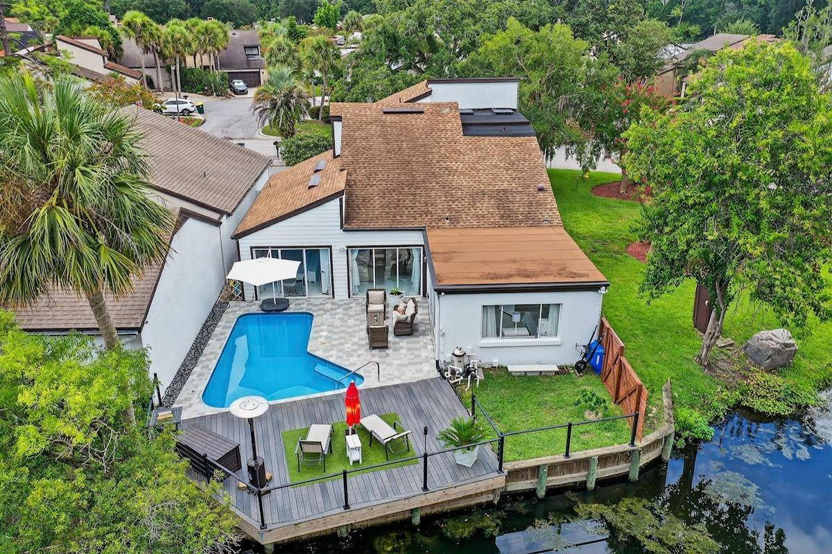 7805 Baymeadows Cir W - Photo 3 of 3