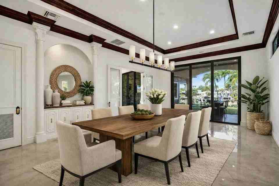 2425 Fryer Pt - Photo 2 of 30