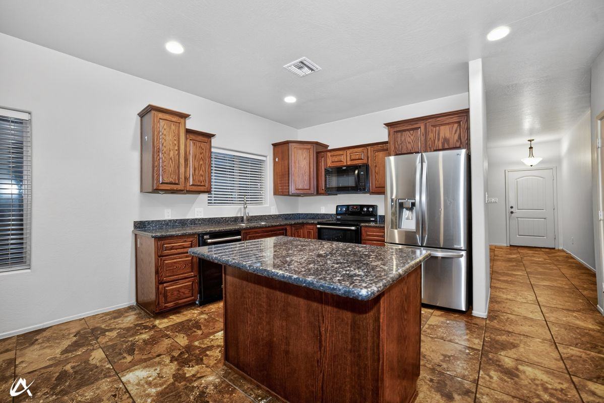 2523 S 41st Ave - Photo 3 of 40