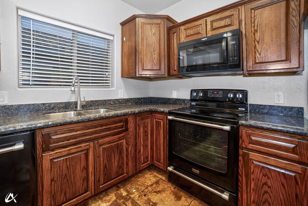 2523 S 41st Ave - Photo 4 of 40