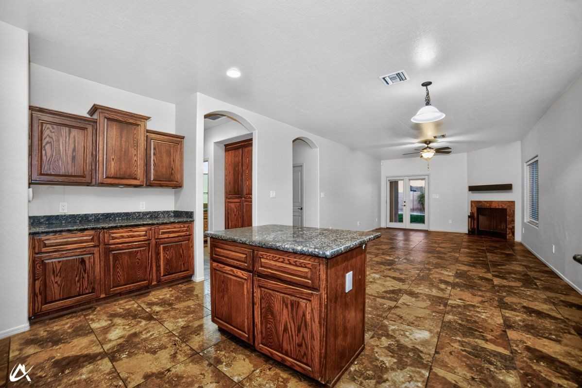 2523 S 41st Ave - Photo 5 of 40