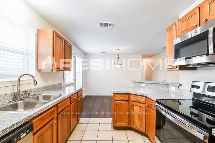 9740 Stonewood Dr - Photo 3 of 23