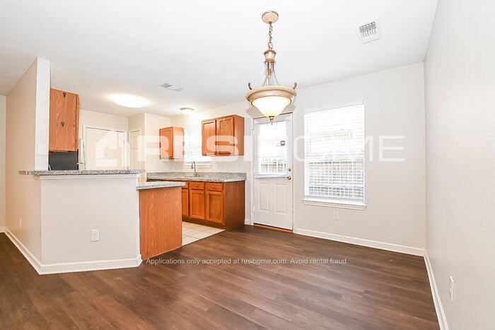 9740 Stonewood Dr - Photo 5 of 23