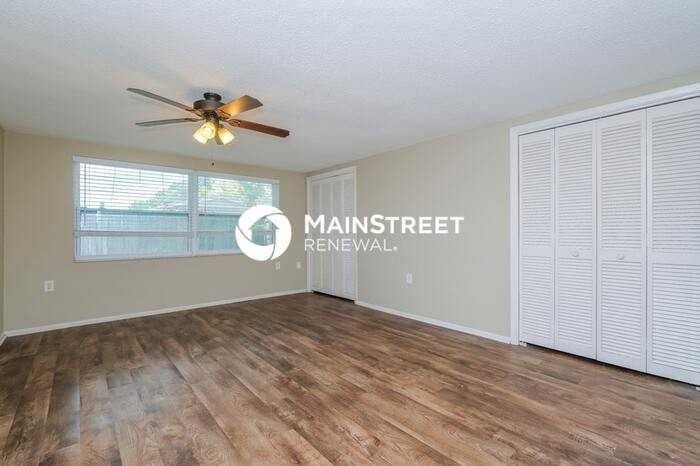 9141 Suffolk Ln - Photo 2 of 16