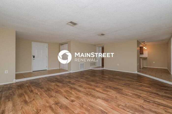 9141 Suffolk Ln - Photo 6 of 16