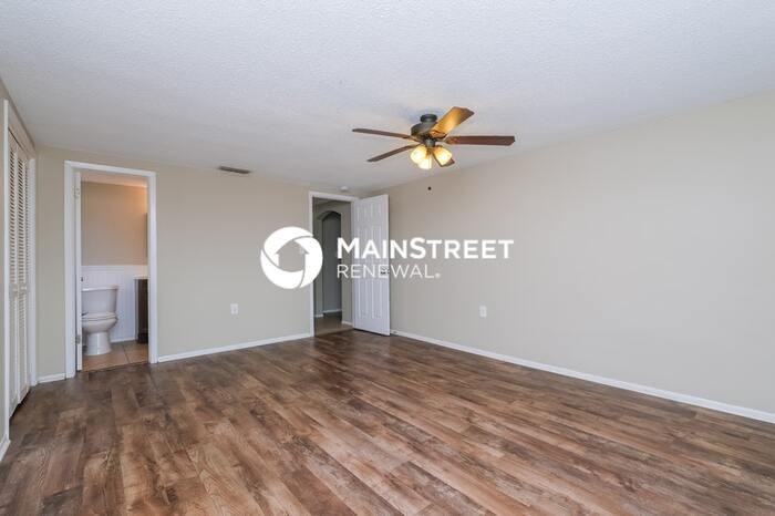 9141 Suffolk Ln - Photo 7 of 16