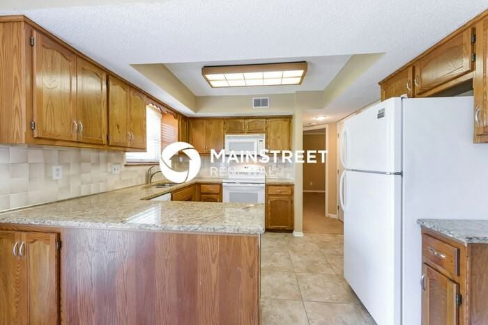 5709 N Harden Ave - Photo 6 of 18