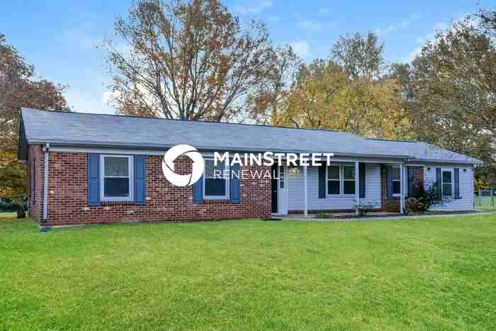 2349 Swindon Ln - Photo 2 of 16