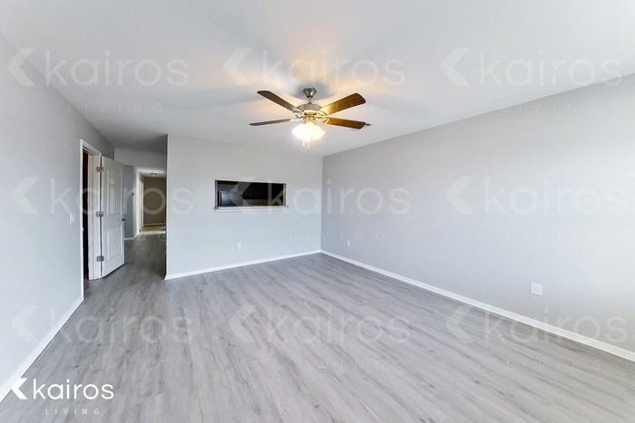 3900 E Thomas St #B - Photo 2 of 17