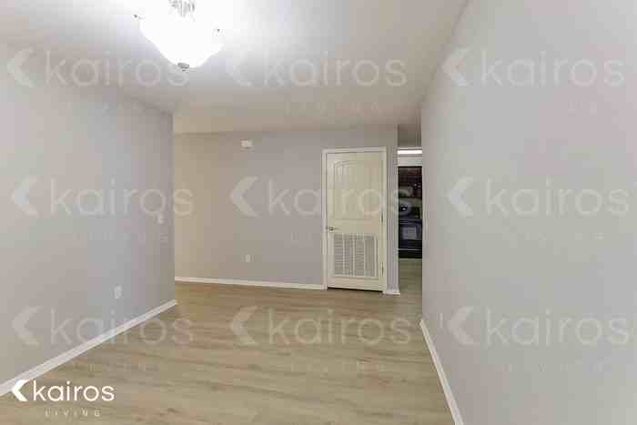 3900 E Thomas St #B - Photo 4 of 17