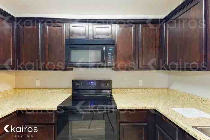 3900 E Thomas St #B - Photo 5 of 17