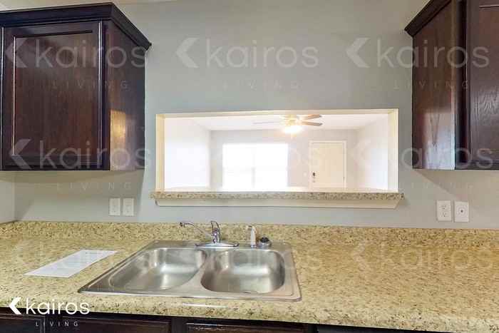 3900 E Thomas St #B - Photo 6 of 17