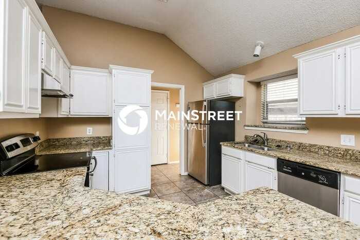 10217 Maverick Dr - Photo 6 of 16